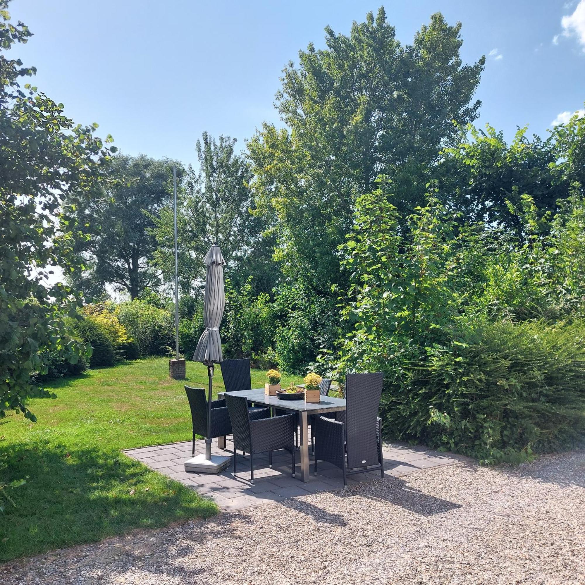 Hof Christina Vakantiewoningen Vrouwenpolder Buitenkant foto
