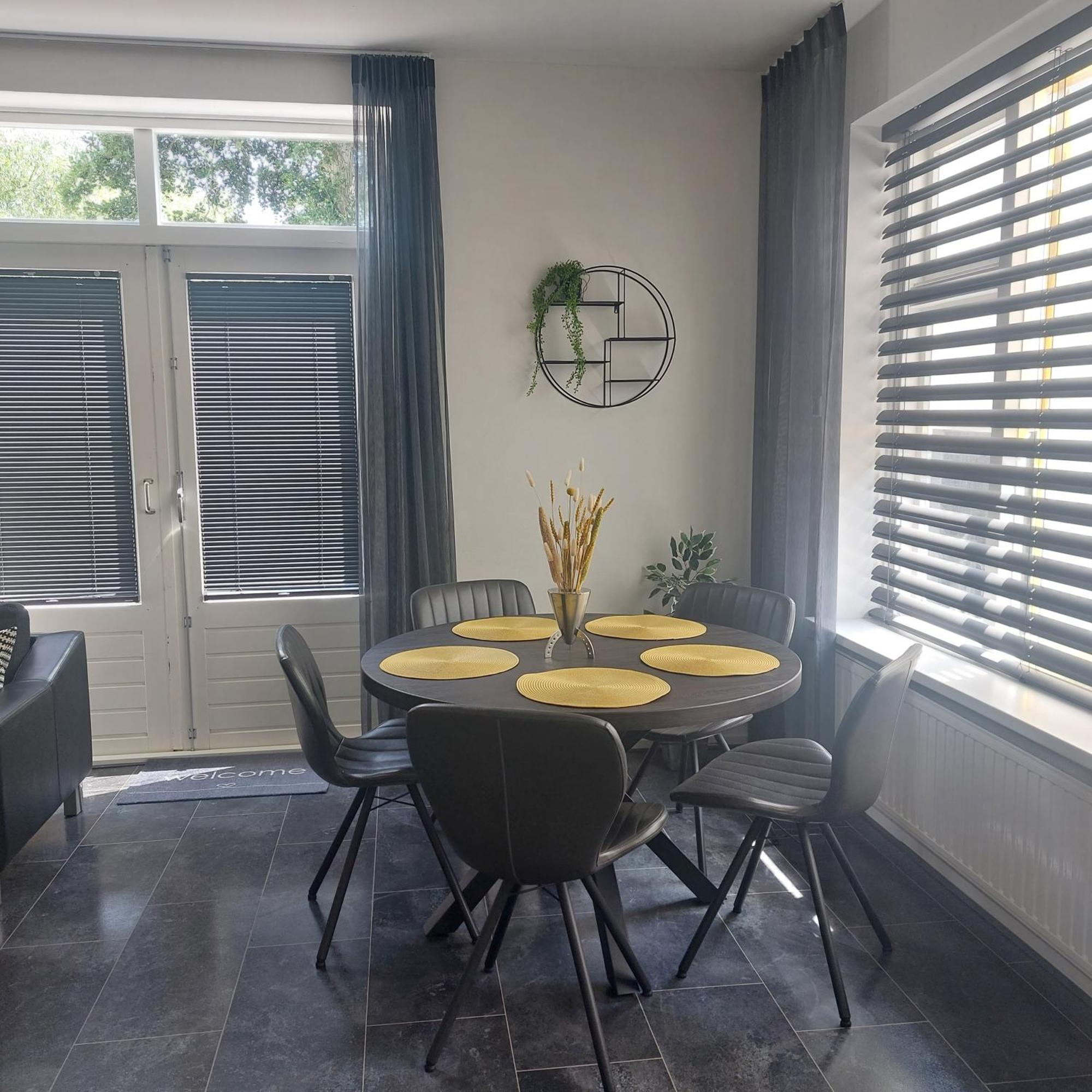Hof Christina Vakantiewoningen Vrouwenpolder Buitenkant foto