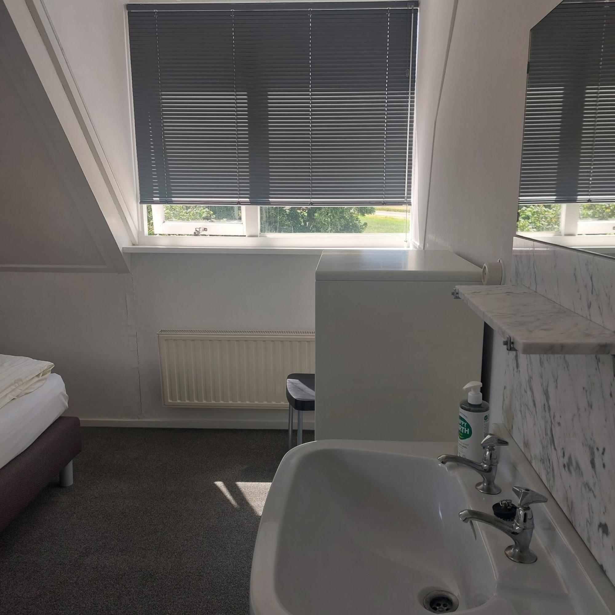 Hof Christina Vakantiewoningen Vrouwenpolder Buitenkant foto