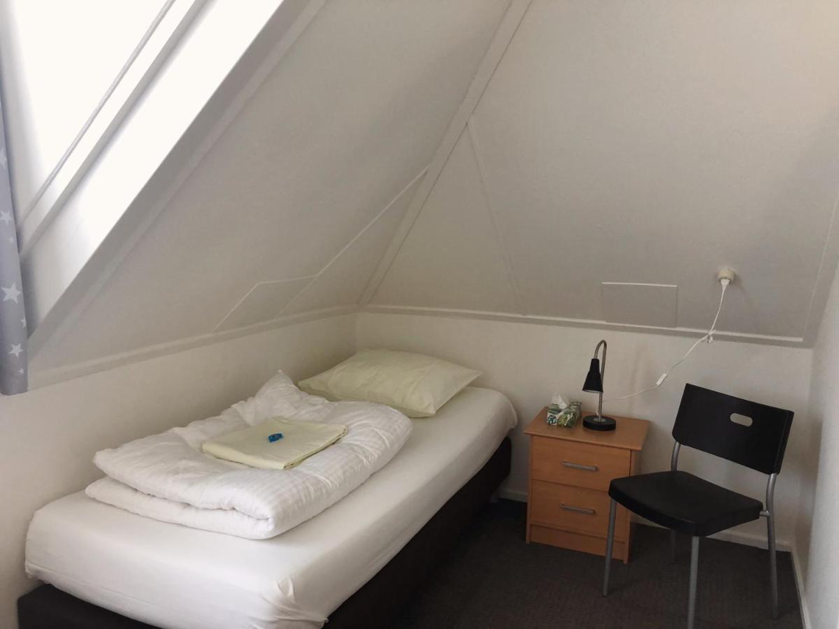 Hof Christina Vakantiewoningen Vrouwenpolder Buitenkant foto