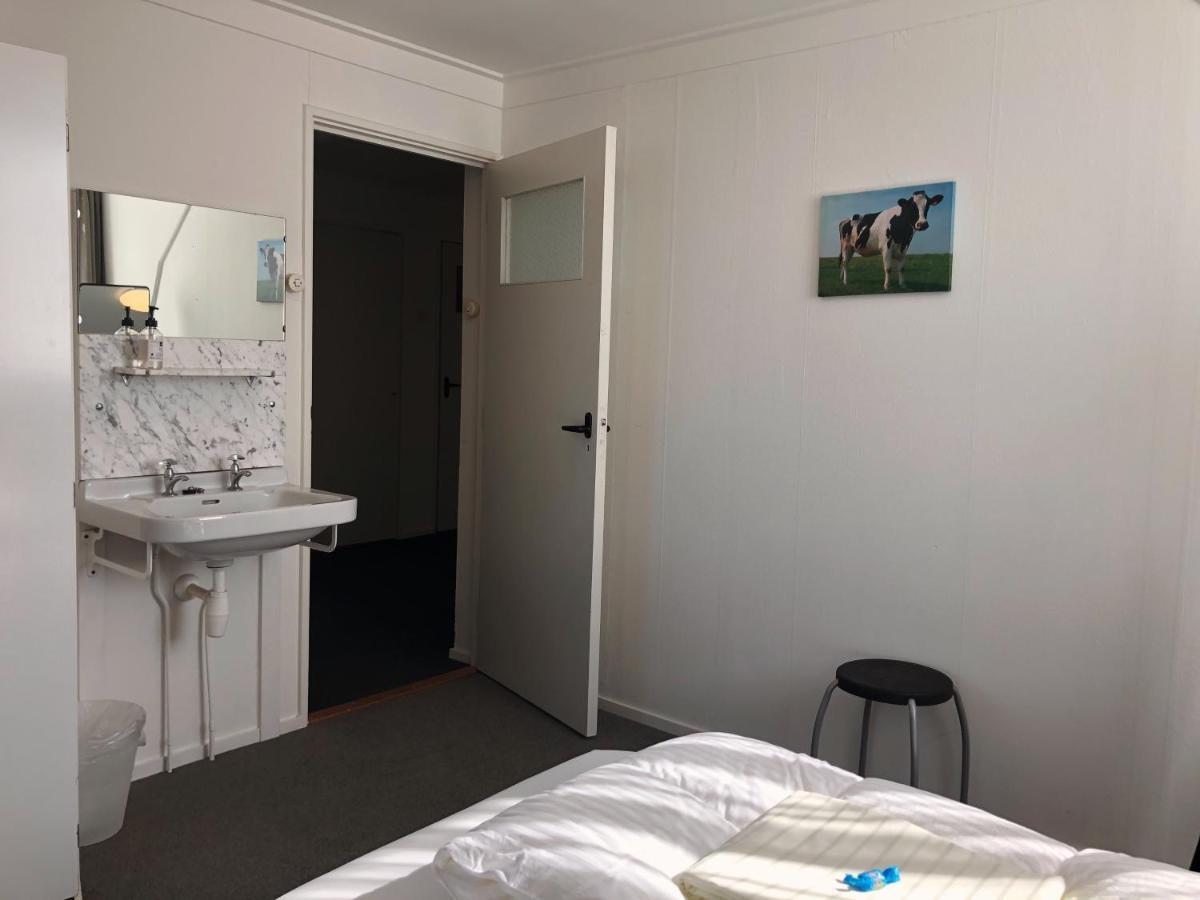 Hof Christina Vakantiewoningen Vrouwenpolder Buitenkant foto